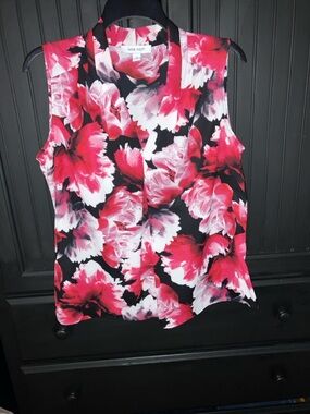 Nine West Black Sleeveless V-Neck Top with Pink & White Floral Print